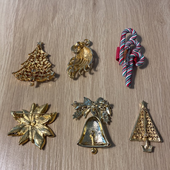 Vintage Collectible Christmas Pins - Picture 2 of 2